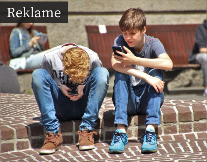 Børn med mobiltelefoner